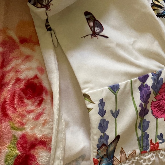 Butterfly & Floral Guipere Top & Shorts set sz L 8/10 - Picture 5 of 9